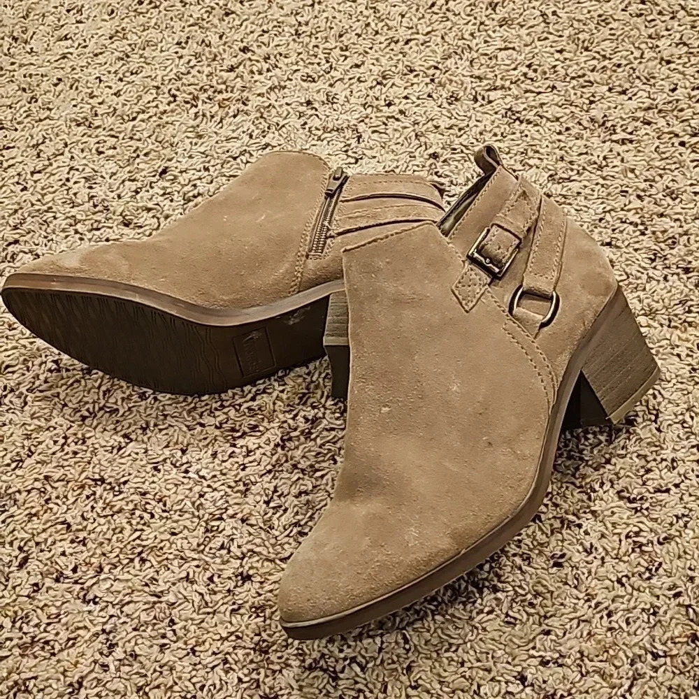 Sonoma Womens SONYA Taupe Suede Side Zip Ankle Boots